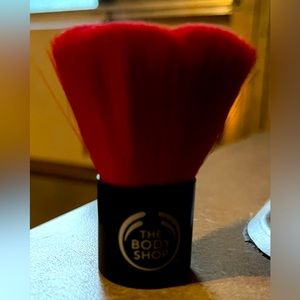 The Body Shop Spring 2015 Poppy Blush Brush